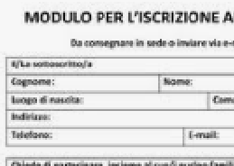 Modulo di iscrizione compilato con penna appoggiata